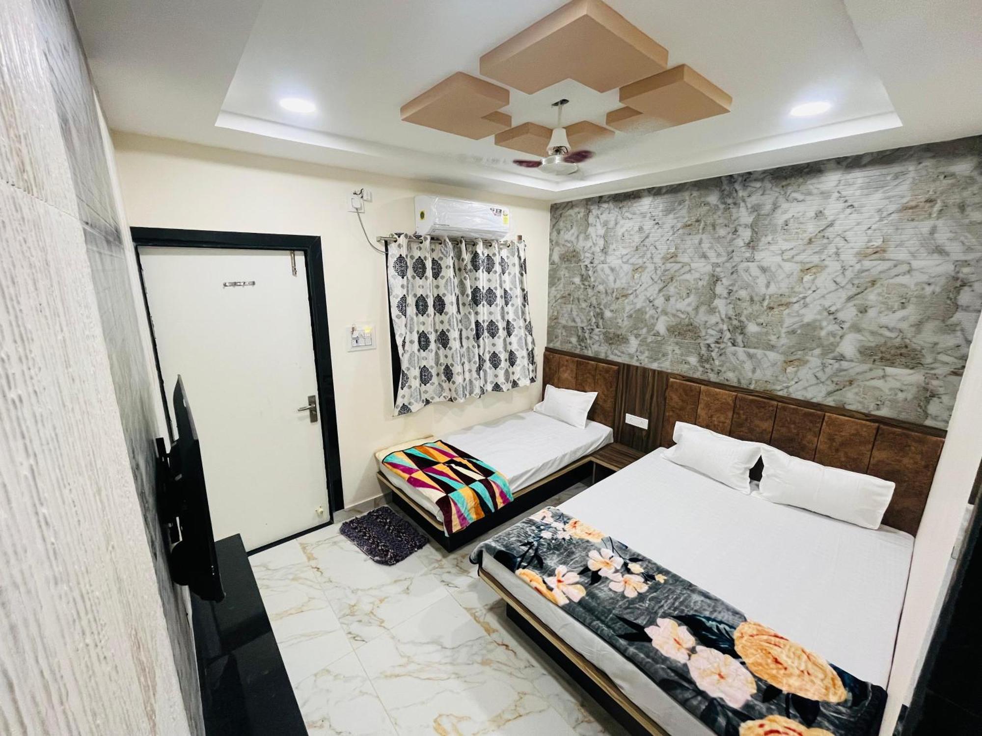 Hotel Sk Tower Ujjain Exterior foto